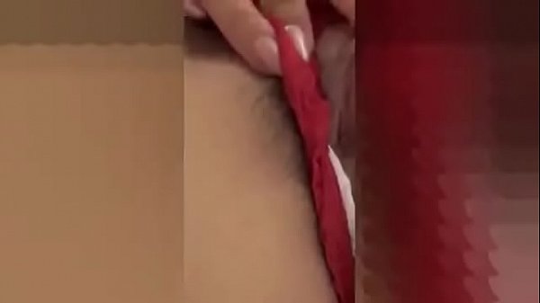 Chị gái lồn múp quần lót đỏ thủ dâm