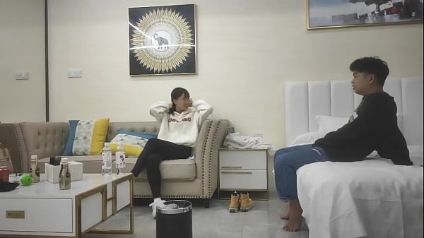 Cô gái xinh đẹp tự nguyện cởi đồ chơi trò đụ nhau