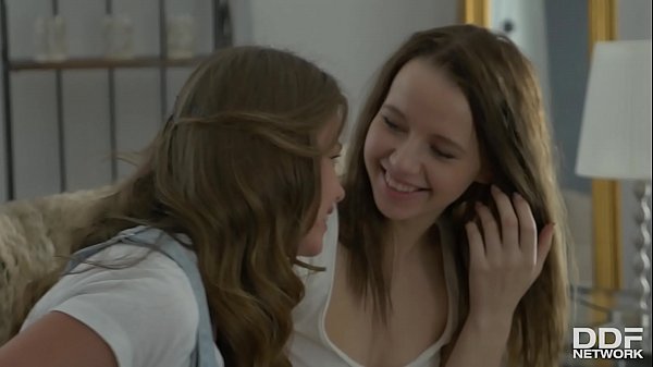 Teen nữ cuồng nhiệt làm tình với bạn đồng tính
