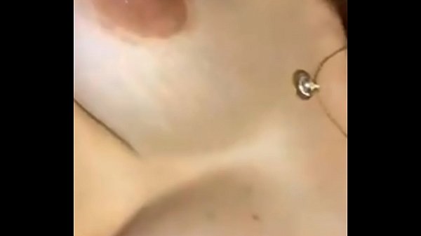 Em Nhàn vú đẹp móc lồn thủ dâm